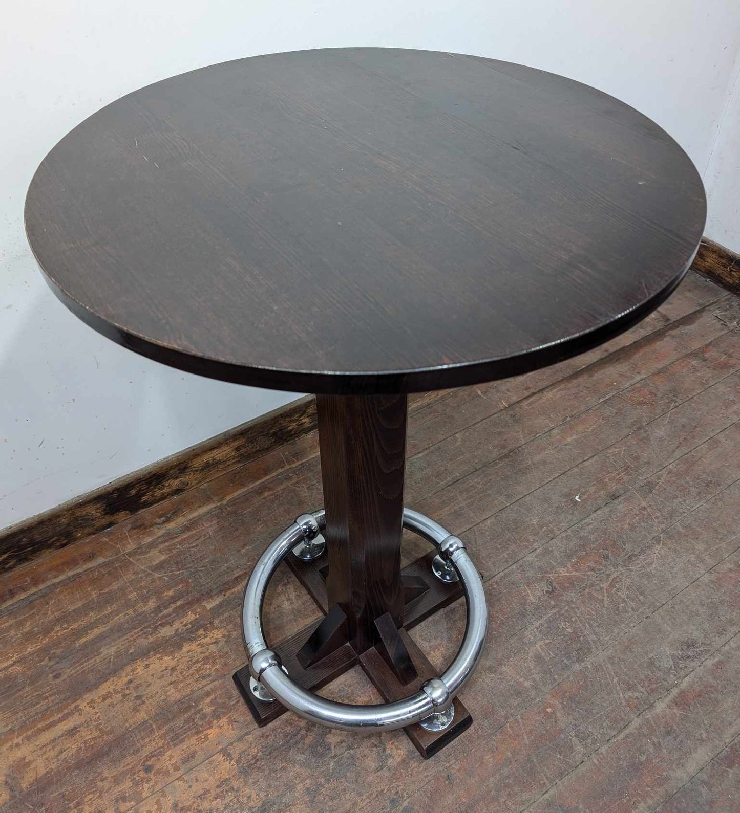 Round Poseur Table with Chrome Footbar and Two Purple Faux Leather Stools