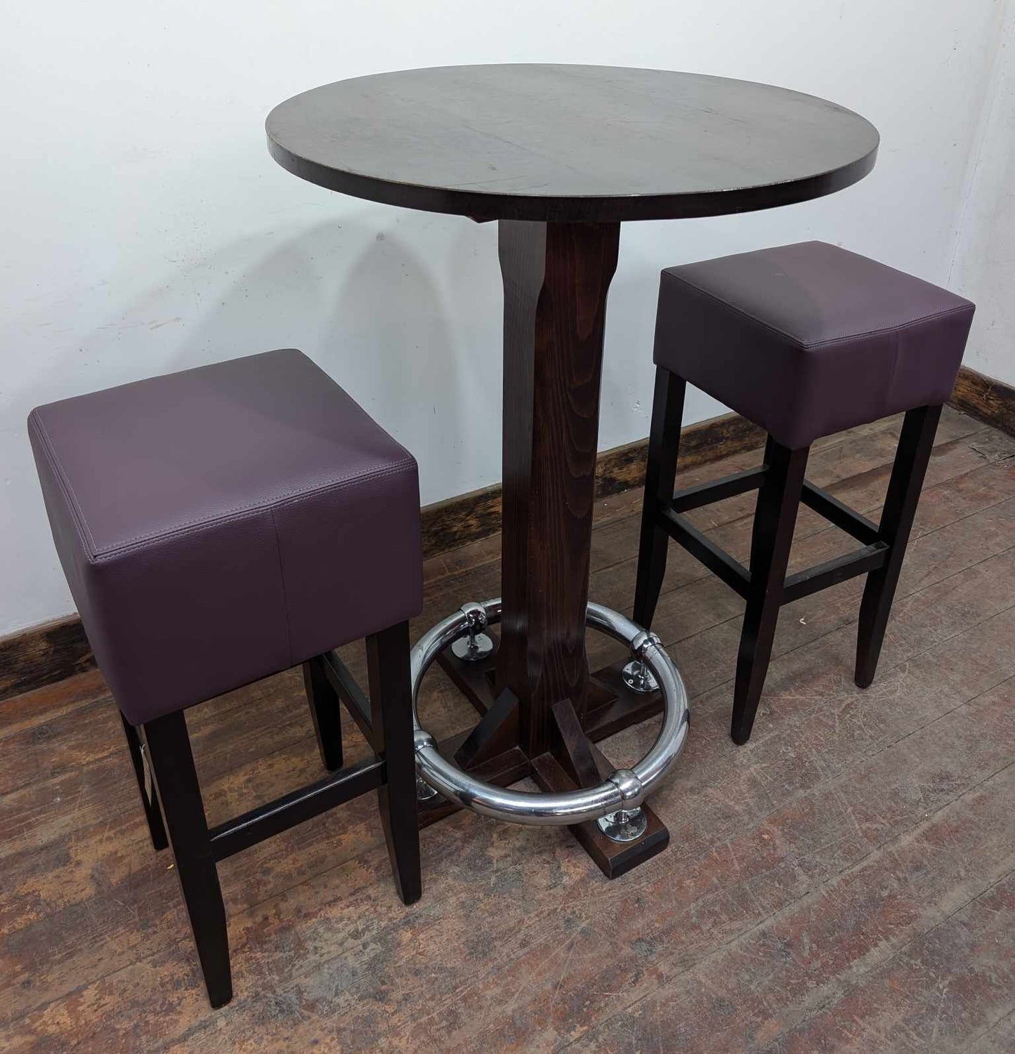 Round Poseur Table with Chrome Footbar and Two Purple Faux Leather Stools