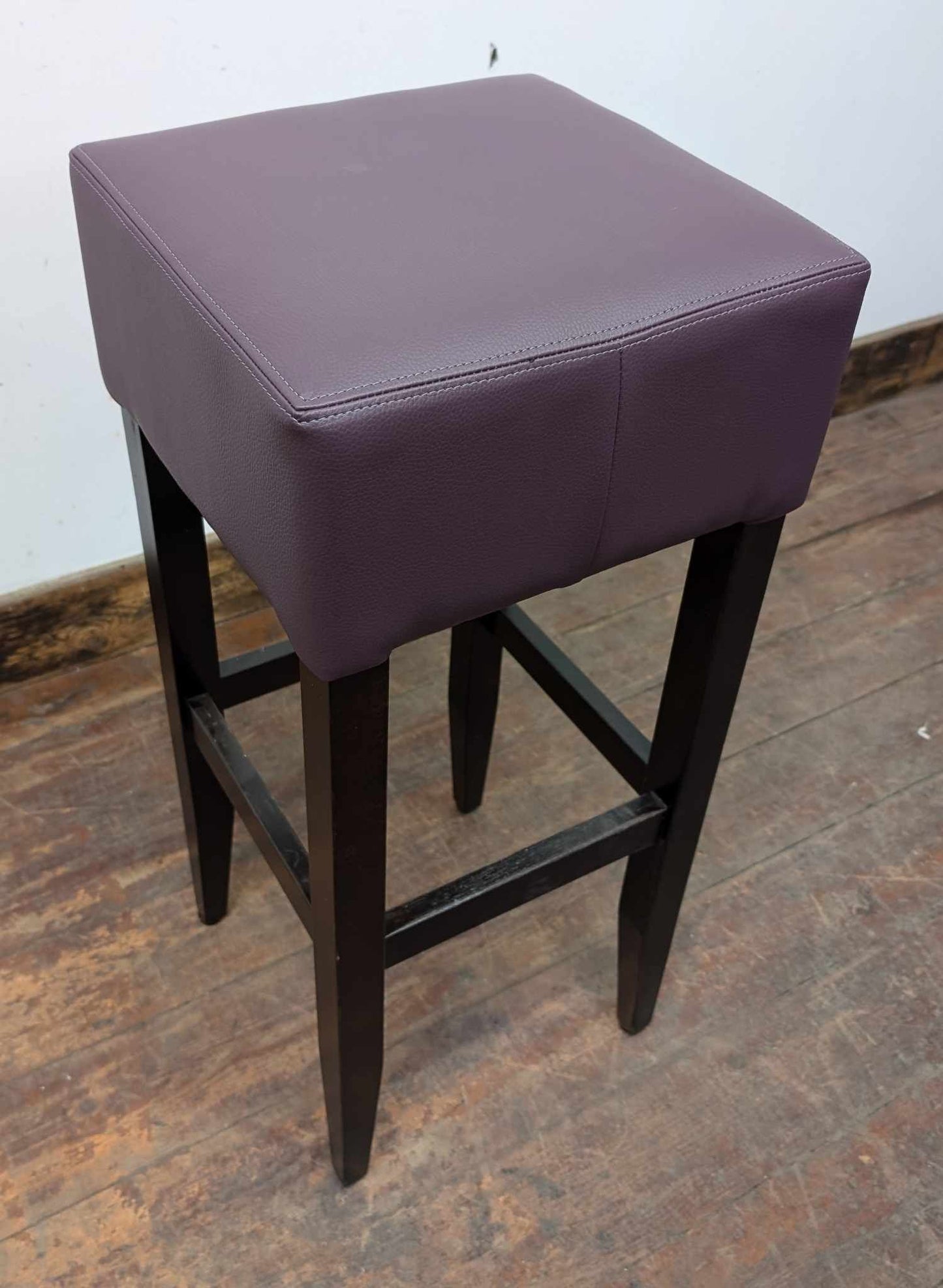 Round Poseur Table with Chrome Footbar and Two Purple Faux Leather Stools