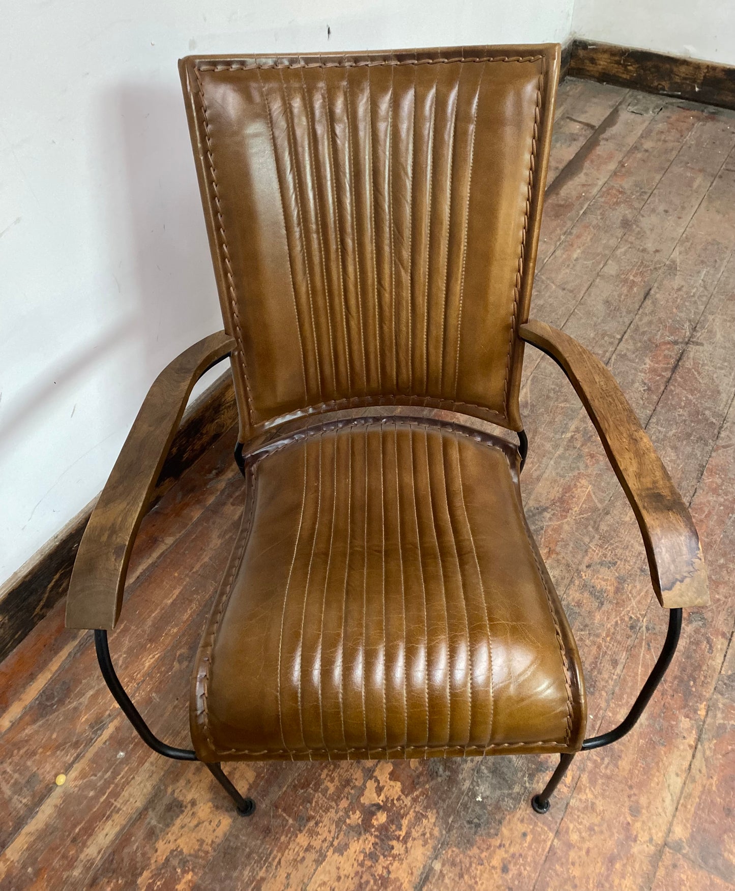 Vintage style reclined leather armchair (brown)