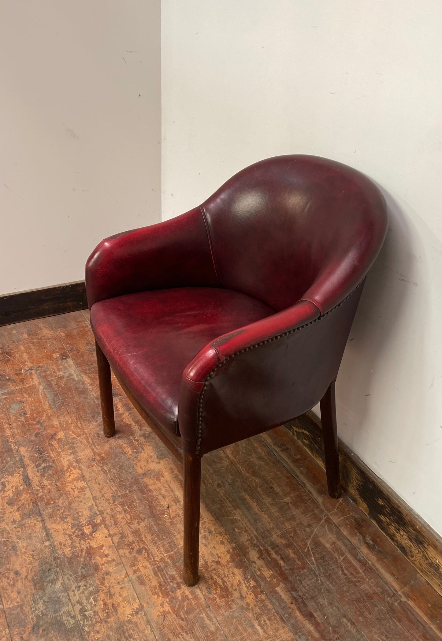 Shabby chic red leather chair